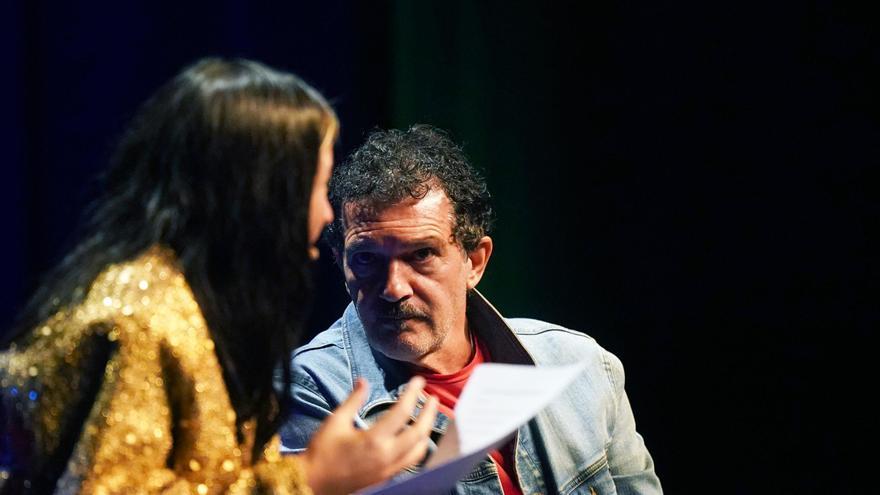 Encuentro de Antonio Banderas con jóvenes en el Teatro del Soho
