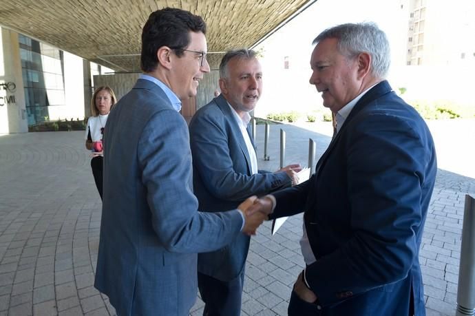 17-04-2019 LAS PALMAS DE GRAN CANARIA. Sebastián Franquis, Pablo Rodríguez y Angel Victor Torres a las puertas de la Ciudad de la Justicia  | 17/04/2019 | Fotógrafo: Andrés Cruz