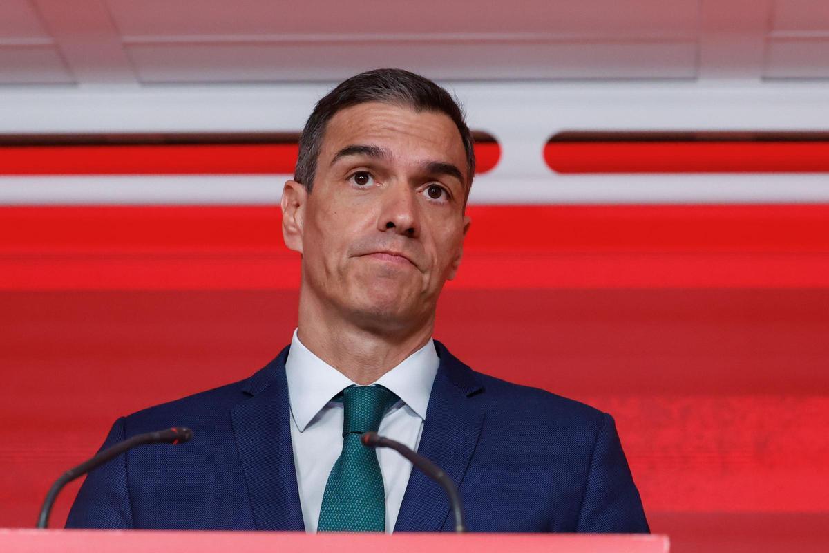 Sánchez admet que ha perdut la majoria social i resistirà fins al 2027: "Lliurar el país al PP i Vox seria una irresponsabilitat" Sánchez admet que ha perdut la majoria social i resistirà fins al 2027: "Lliurar el país al PP i Vox seria una irresponsabilitat"