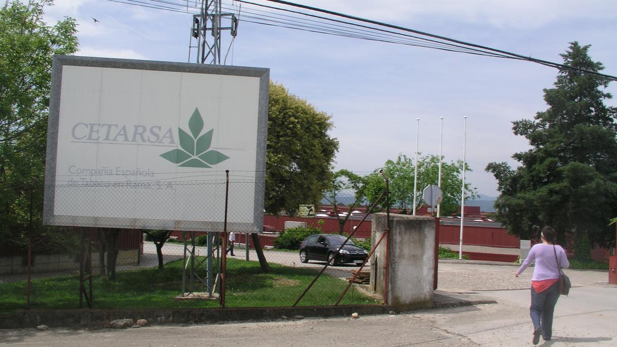 Acceso principal a los terrenos e instalaciones de Cetarsa, afectadas por la modificación que se tramita