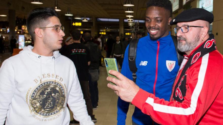 Iñaki Williams, ayer a su llegada a Tenerife.