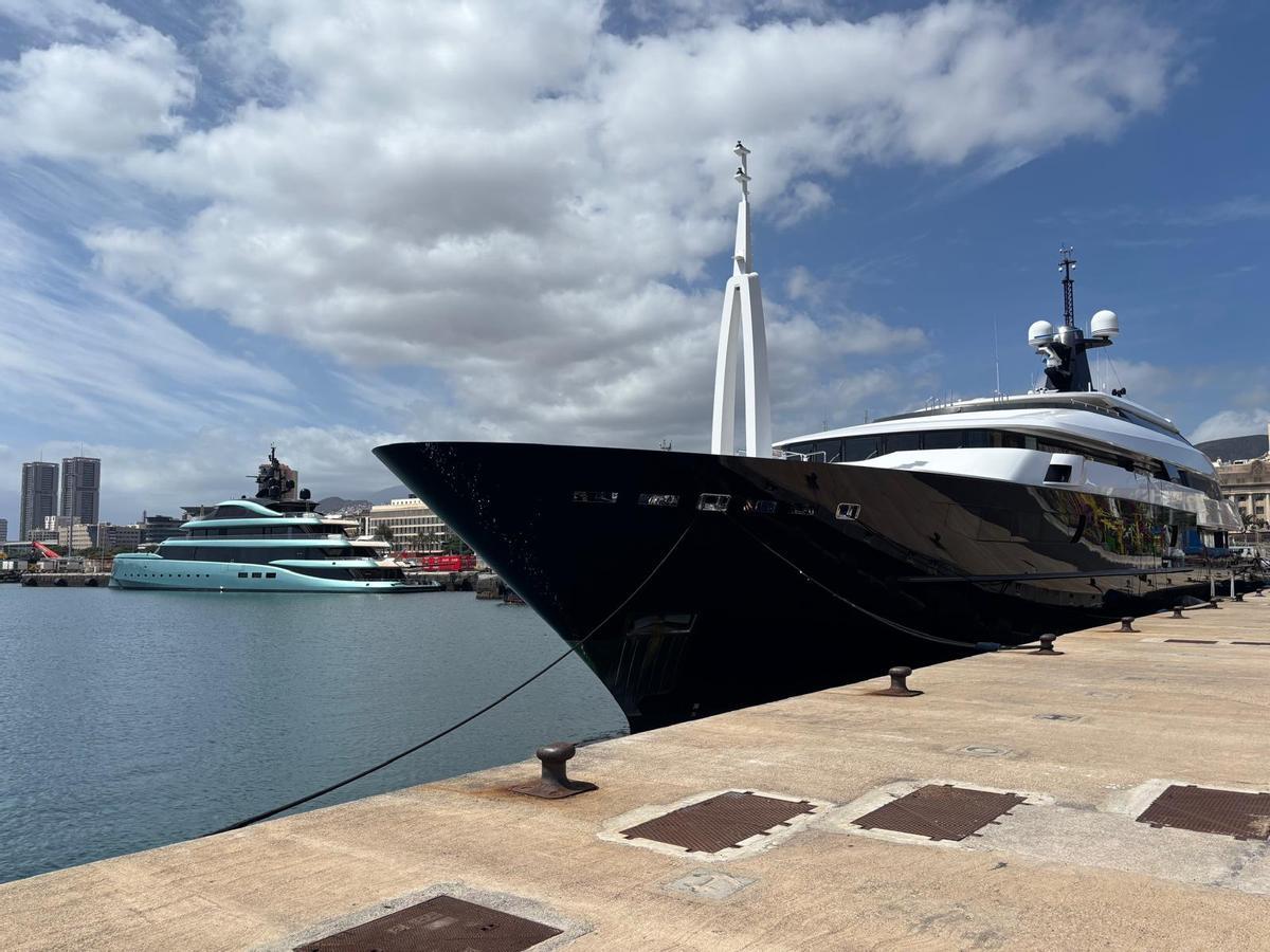 Yate Aberma, en el Puerto de Santa Cruz.