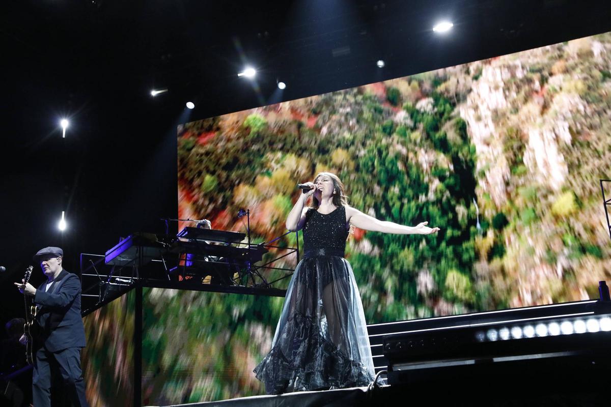 EN IMÁGENES: El multitudinario concierto de Amaral en Avilés, 27 años después