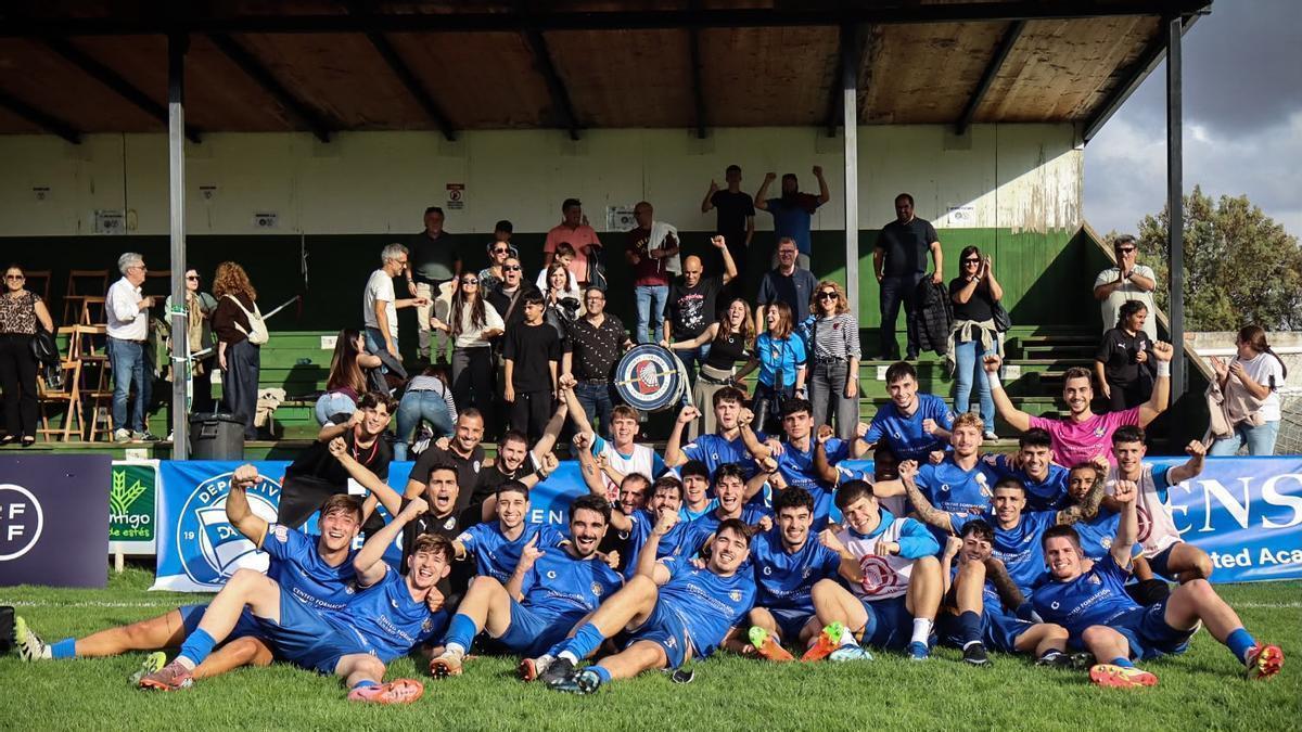 Los jugadores del Auriense festejan el pase a la primera ronda de la Copa del Rey en Soria