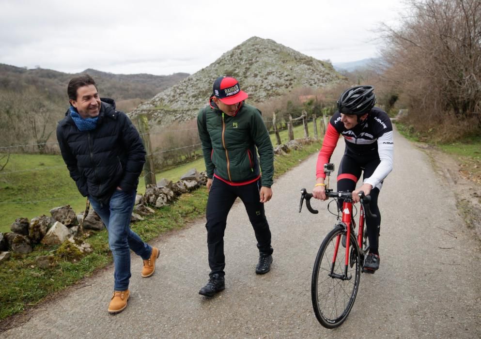 Subida de reconocimiento al final de la etapa de la Vuelta a España en Nava