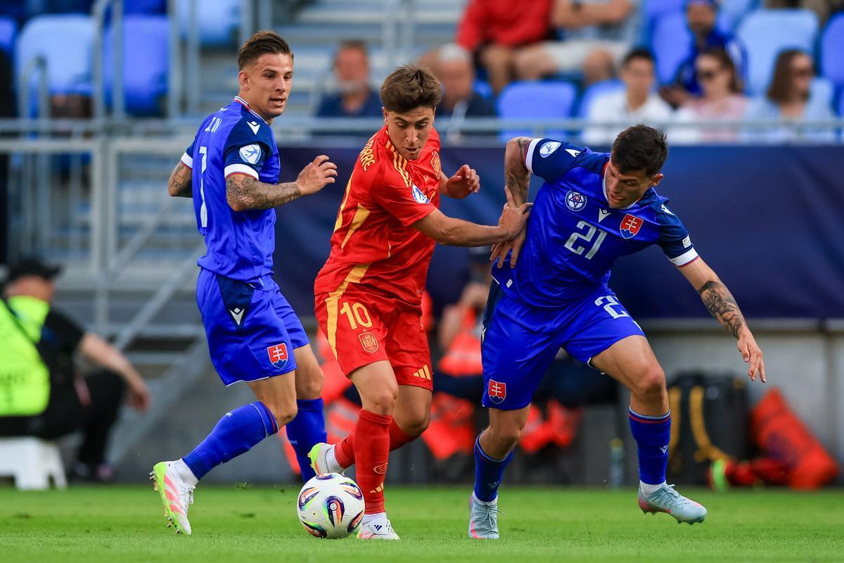 Pablo Torre en el partido ante Eslovaquia sub-21.