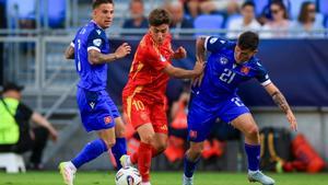 Pablo Torre en el partido ante Eslovaquia sub-21.