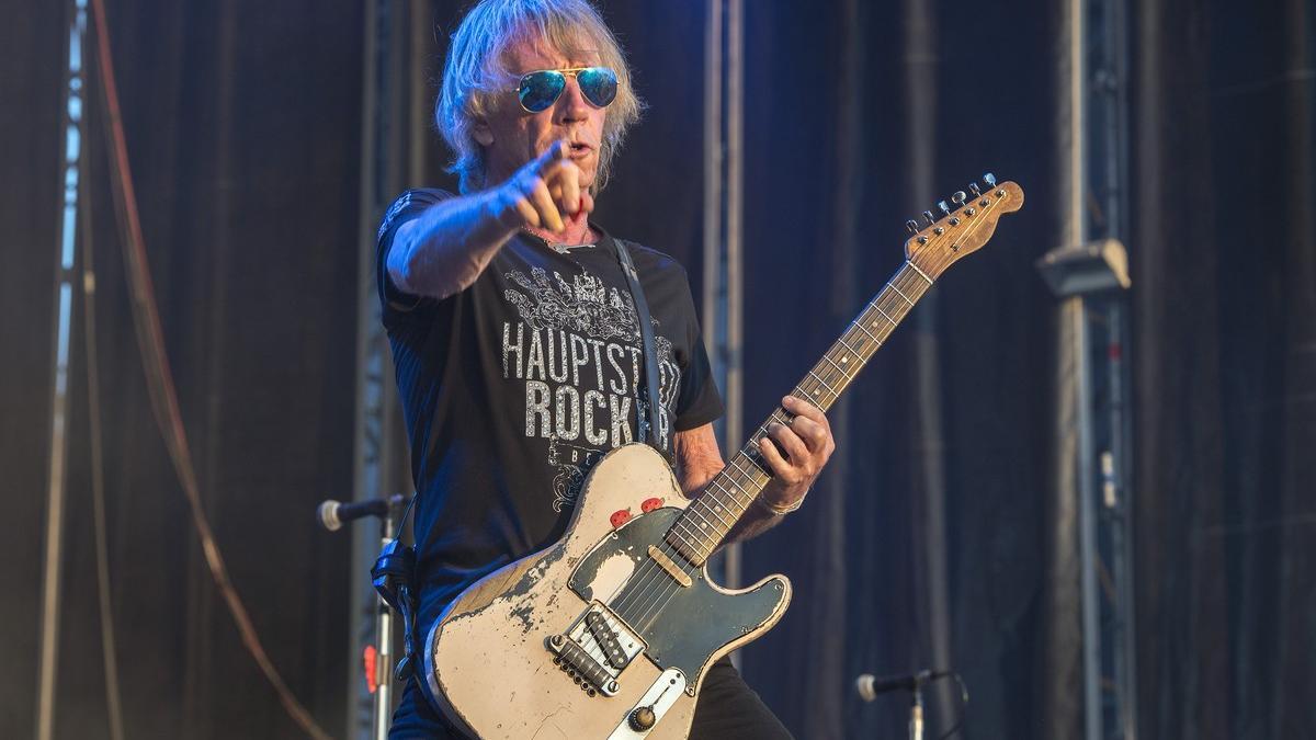 Rick Parfitt en el concierto de STATUS QUO en el Rock Fest en 2015