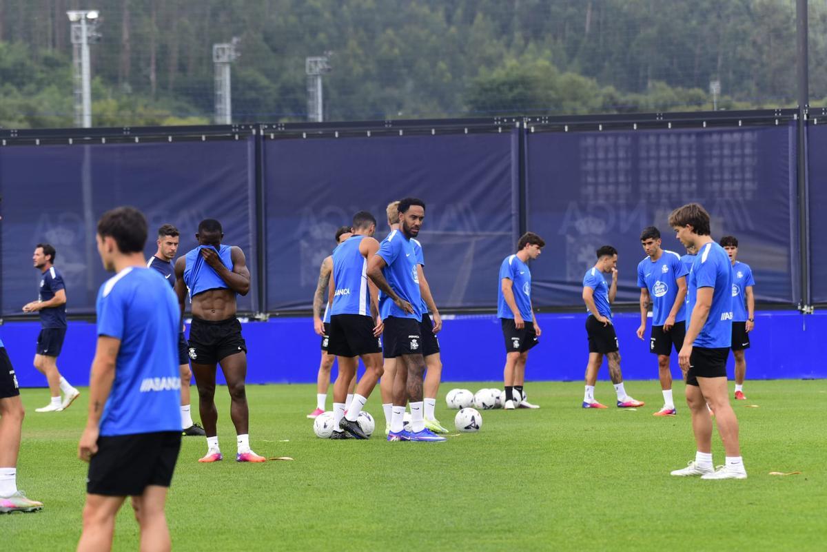 Primer entrenamiento de Aubameyang con el Deportivo Primer entrenamiento de Aubameyang con el Deportivo