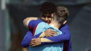 Fermín y Lamine Yamal, en el entrenamiento de este sábado.