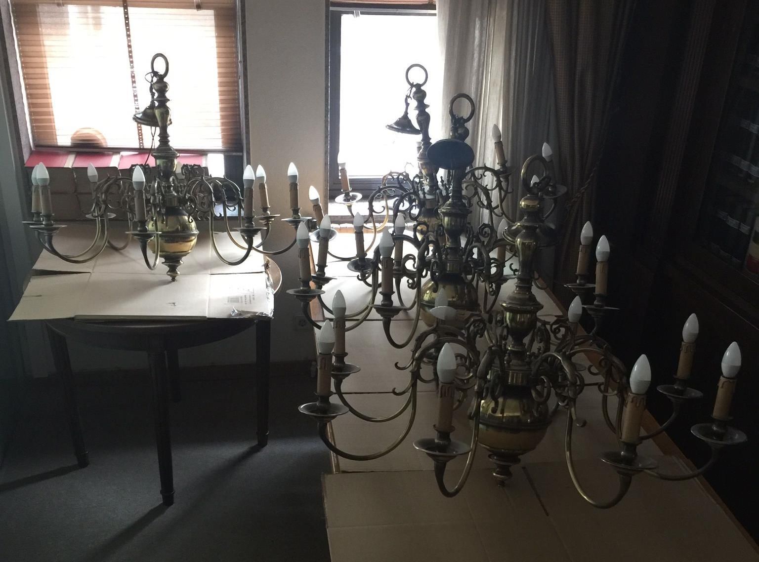 Las «rebajas» del Colegio de Abogados de Vigo: ponen a la venta muebles con historia