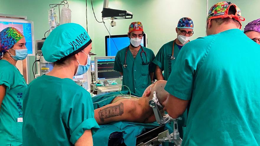 El Negrín realiza por primera vez una cirugía para extraer un tumor cerebral a un paciente despierto