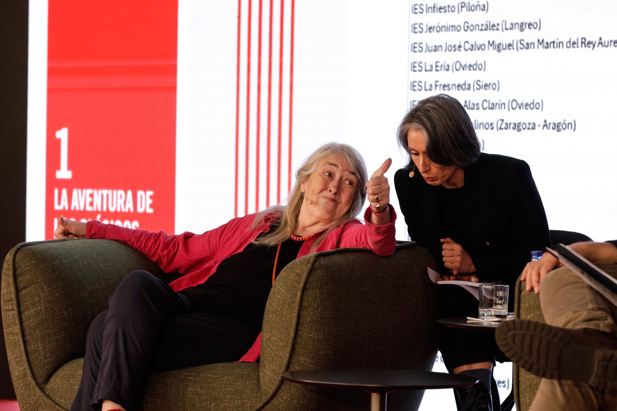 EN IMÁGENES: La "amazona" Mary Beard fascinada en su encuentro con estudiantes en Gijón: "A Nerón le habrían encantado las redes sociales"