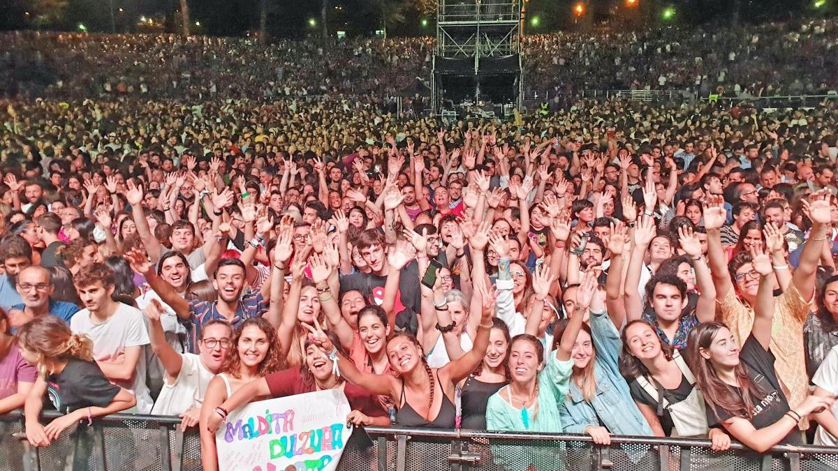 Fans de Vetusta Moral en el concierto que ofrecieron el verano pasado en Castrelos. // Marta G. Brea