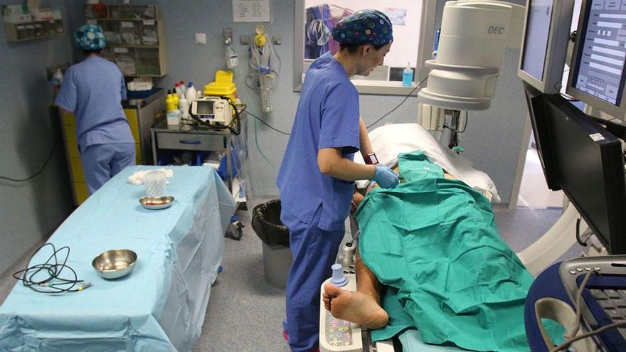 Profesionales sanitarios en un hospital de Málaga.