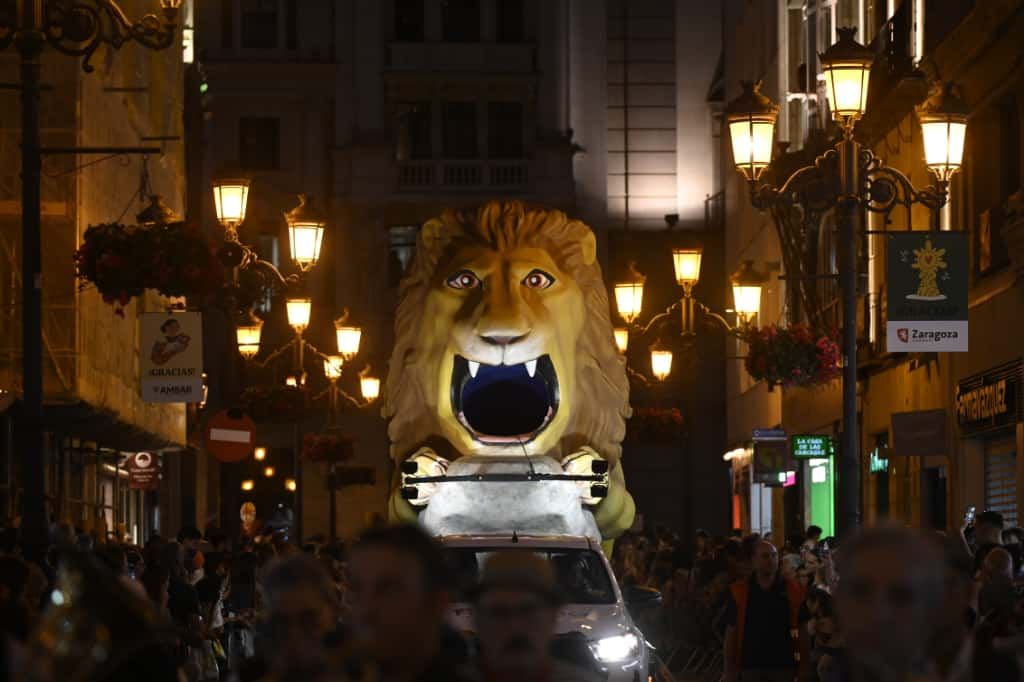En imágenes | Primer día de las Fiestas del Pilar con las peñas y el pregón