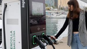 El Port Olímpic instal·la punts de càrrega ultraràpids