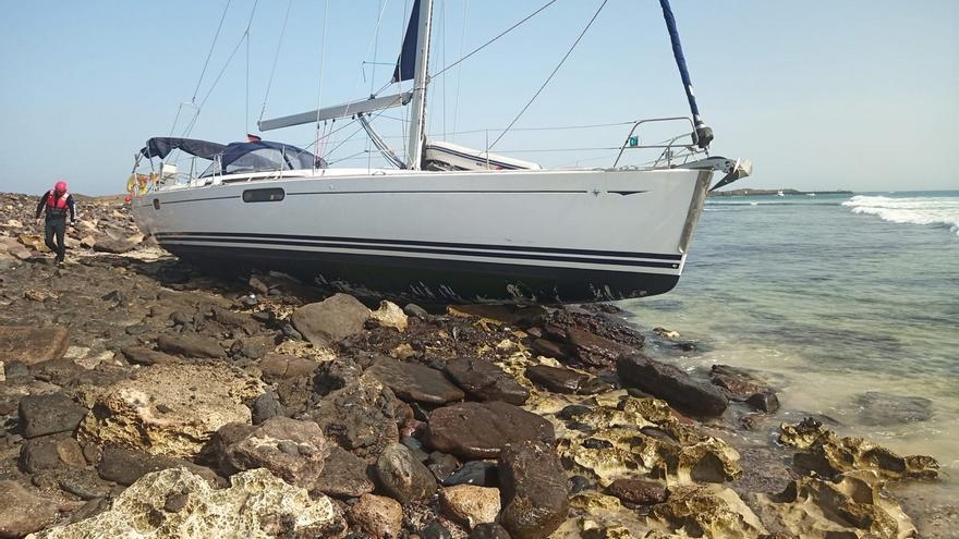 El Gobierno de Canarias mantiene activado en PLATECA por el encallamiento de una embarcación en Isla de Lobos