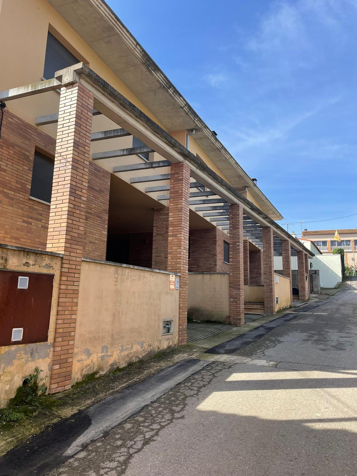 Les imatges de l'habitatge de Sant Jordi Desvalls on s'ha produït un assalt violent