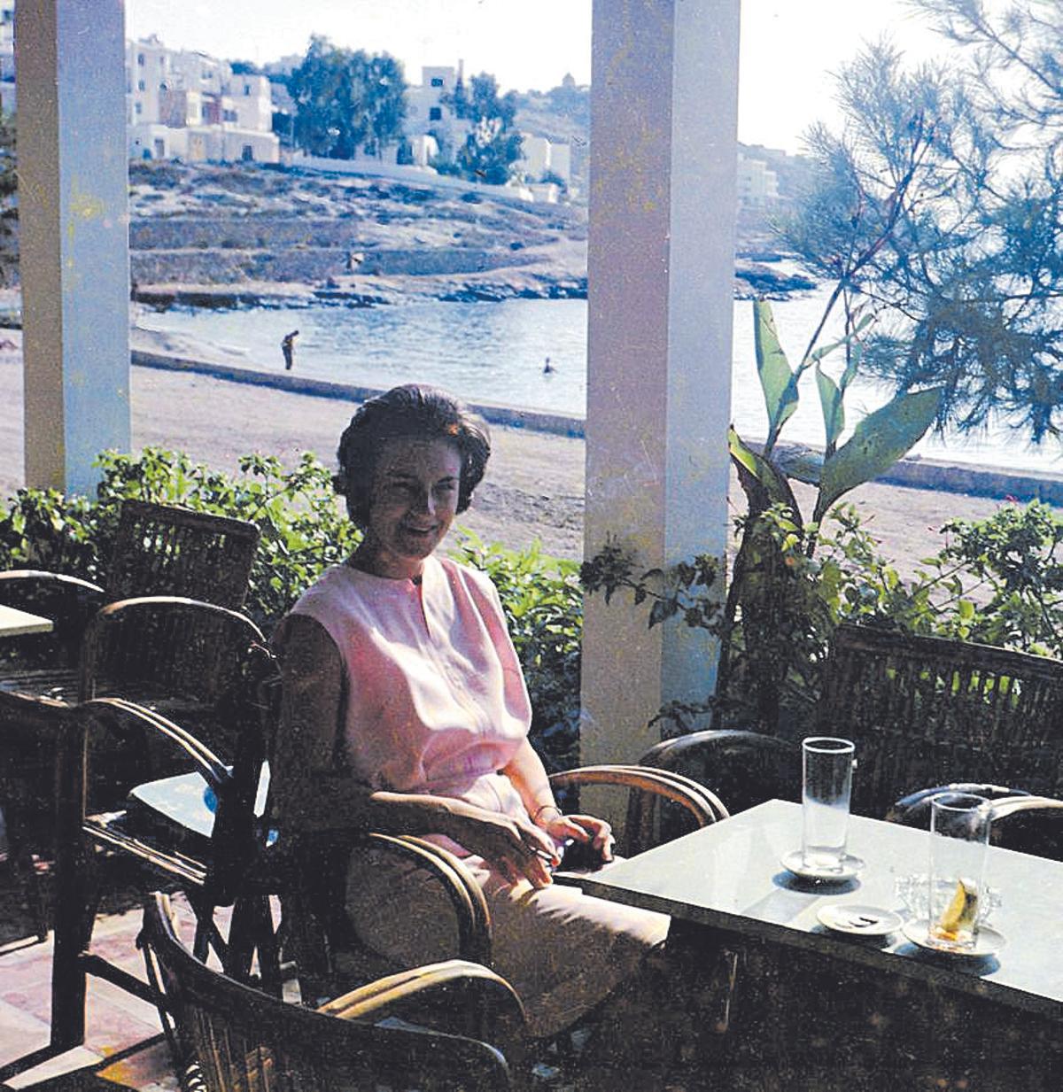 En la terraza del hotel Figueretes.