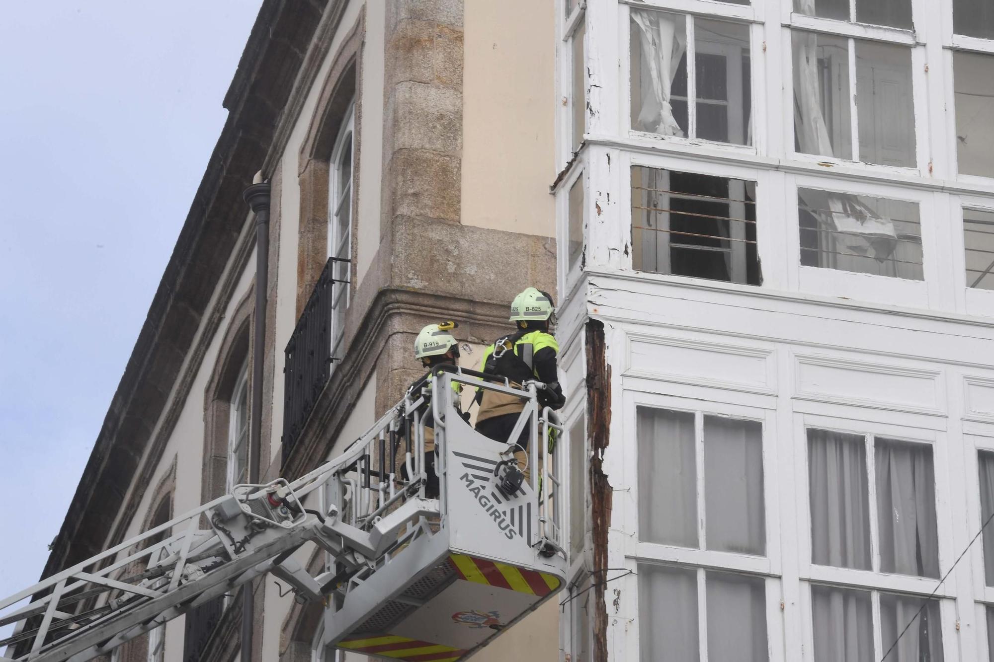 Un desprendimiento en un edificio de la Marina obliga a intervenir a los bomberos y al 092