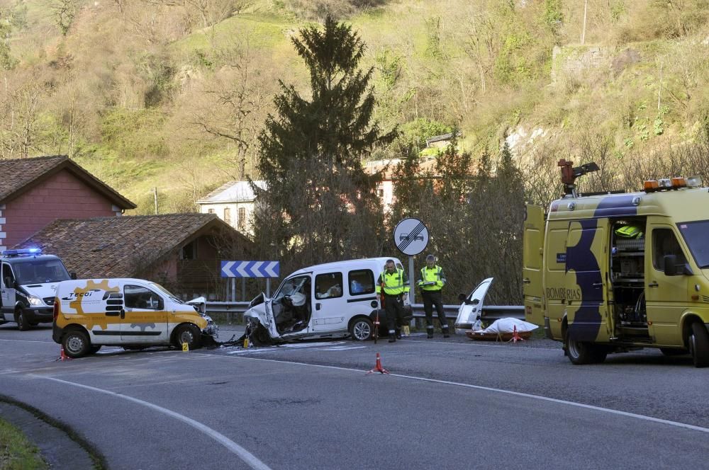 Muere una mujer en un accidente de tráfico en Bustiello