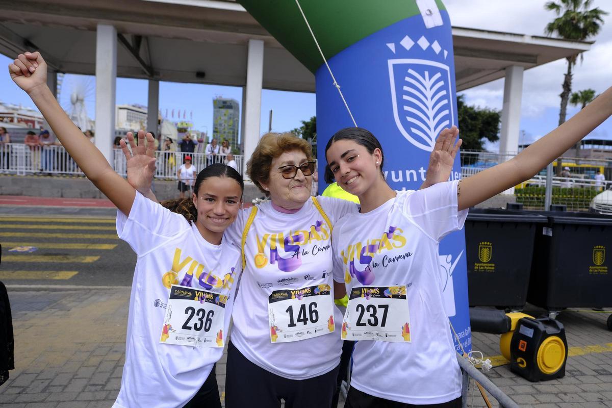 Juana María y sus nietas, poco antes de empezar la carrera