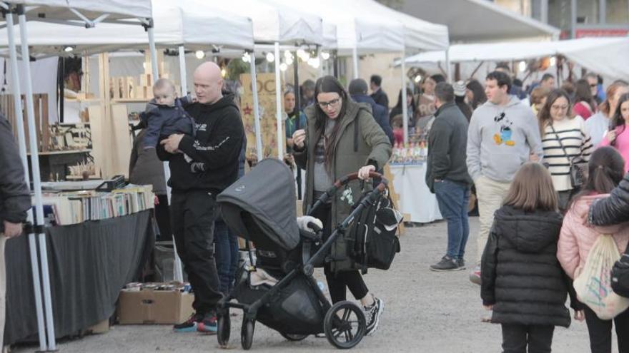 Ambiente en el mercado de la Alameda Vella.   | // SANTOS ÁLVAREZ.