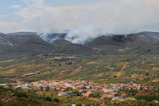 Las imágenes que muestran desde cerca el incendio de Tírig