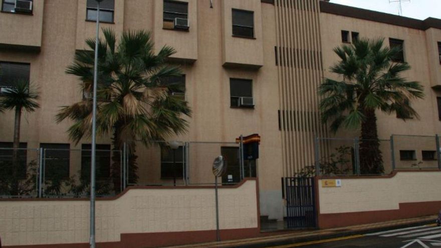 Comisaría de la Policía de Tres de Mayo, donde los presuntos autores del homicidio se entregaron. | EL DÍA