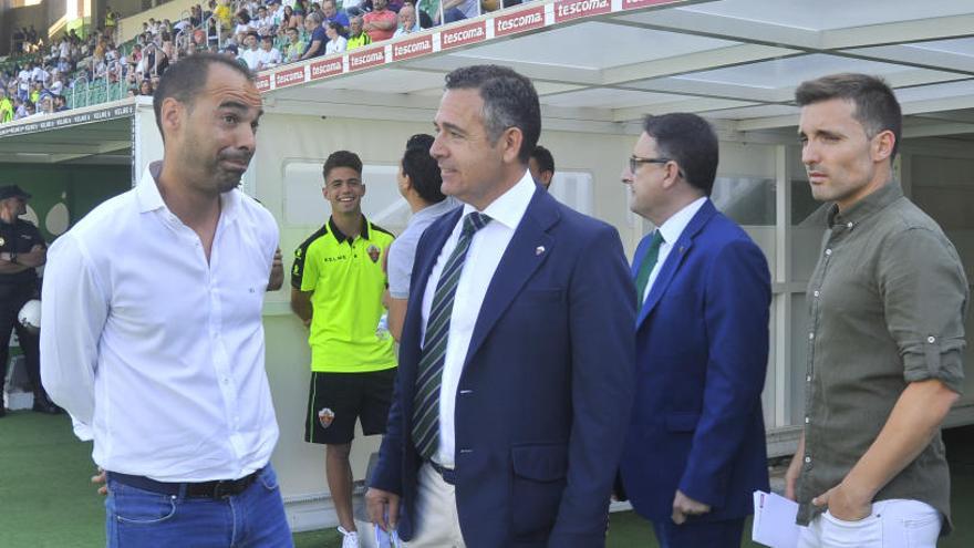 El director deportivo Jorge Cordero junto al presidente Diego García