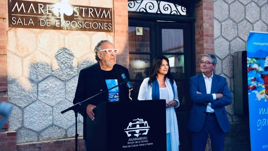 Inaugurada una exposición de Manu Garrido en La Cala del Moral