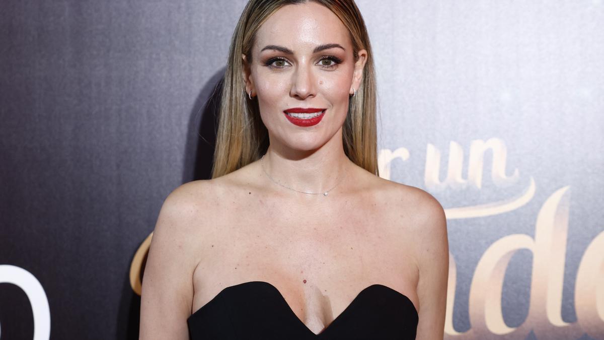 Edurne presume de tipazo con un vestido 'cut out' que podemos encontrar en Zara, H&amp;M y Parfois