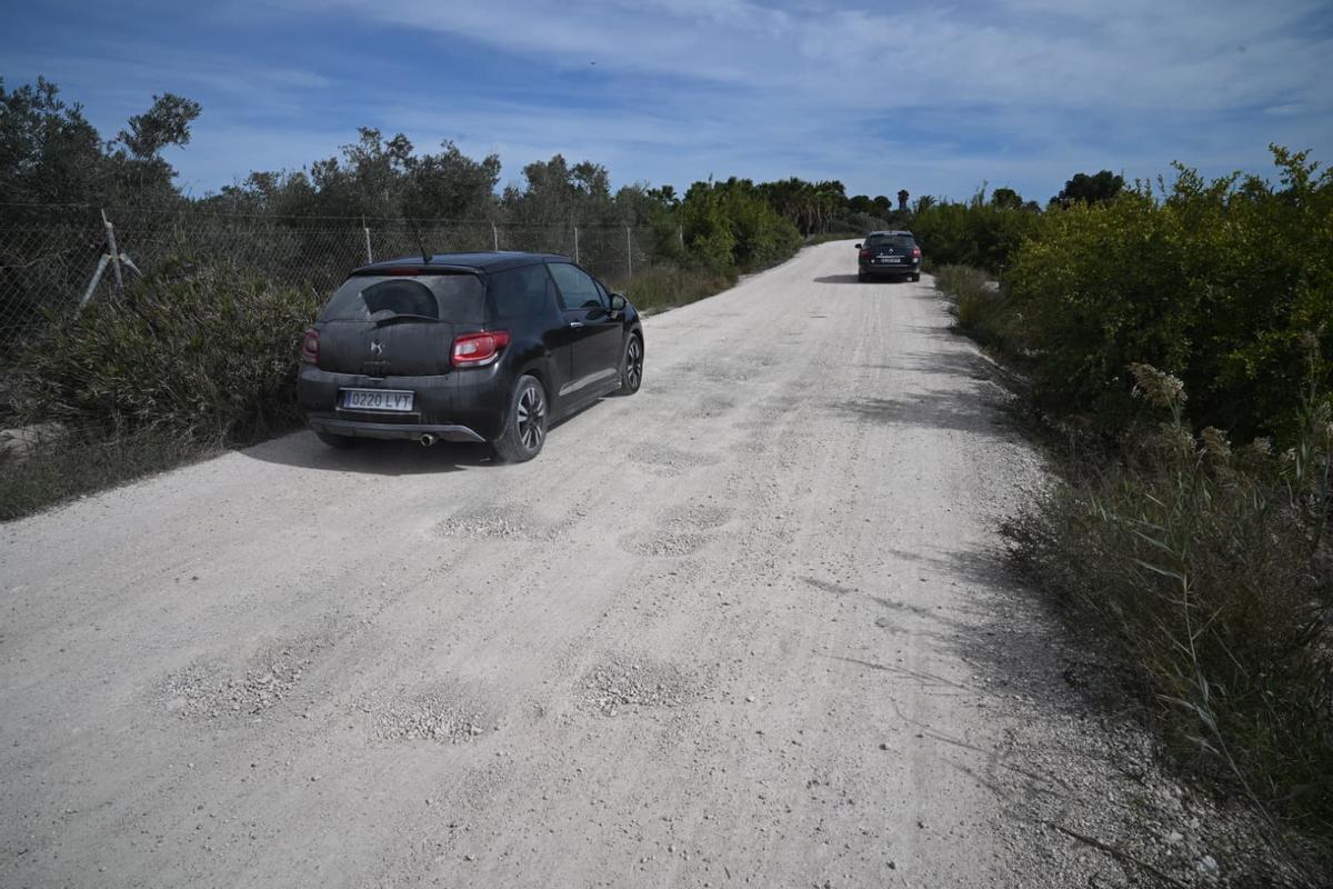 Baches continuos en algunos de los caminos del polígono 3 de La Hoya