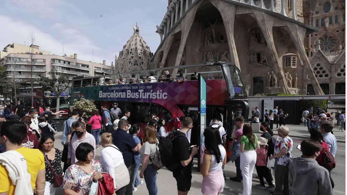 Turistas en la Sagrada Família de Barcelona