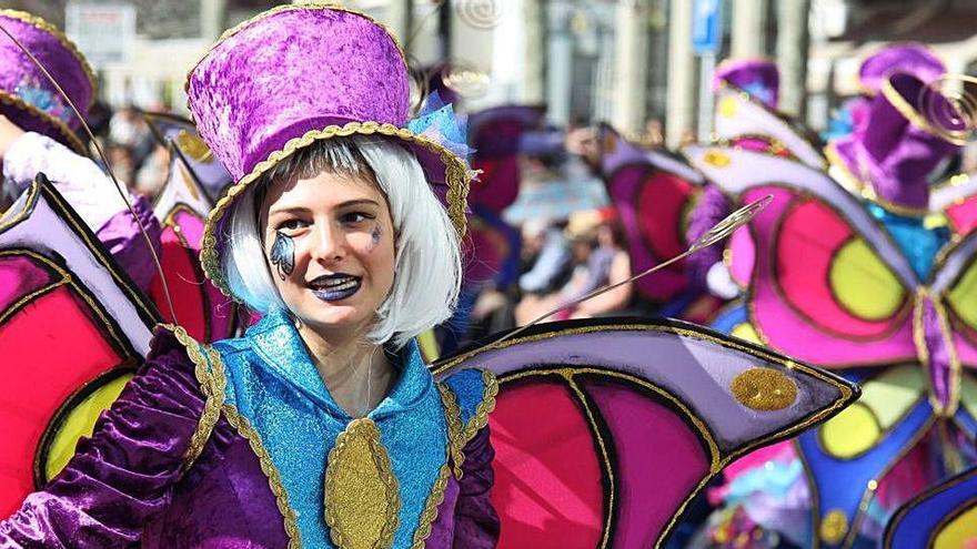 La rua del Carnaval de Roses.