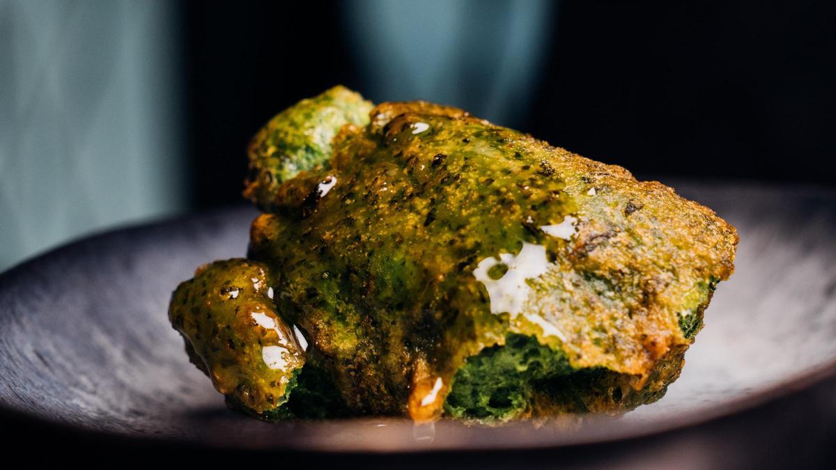Buñuelo de espinacas del restaurante Casa Amàlia.