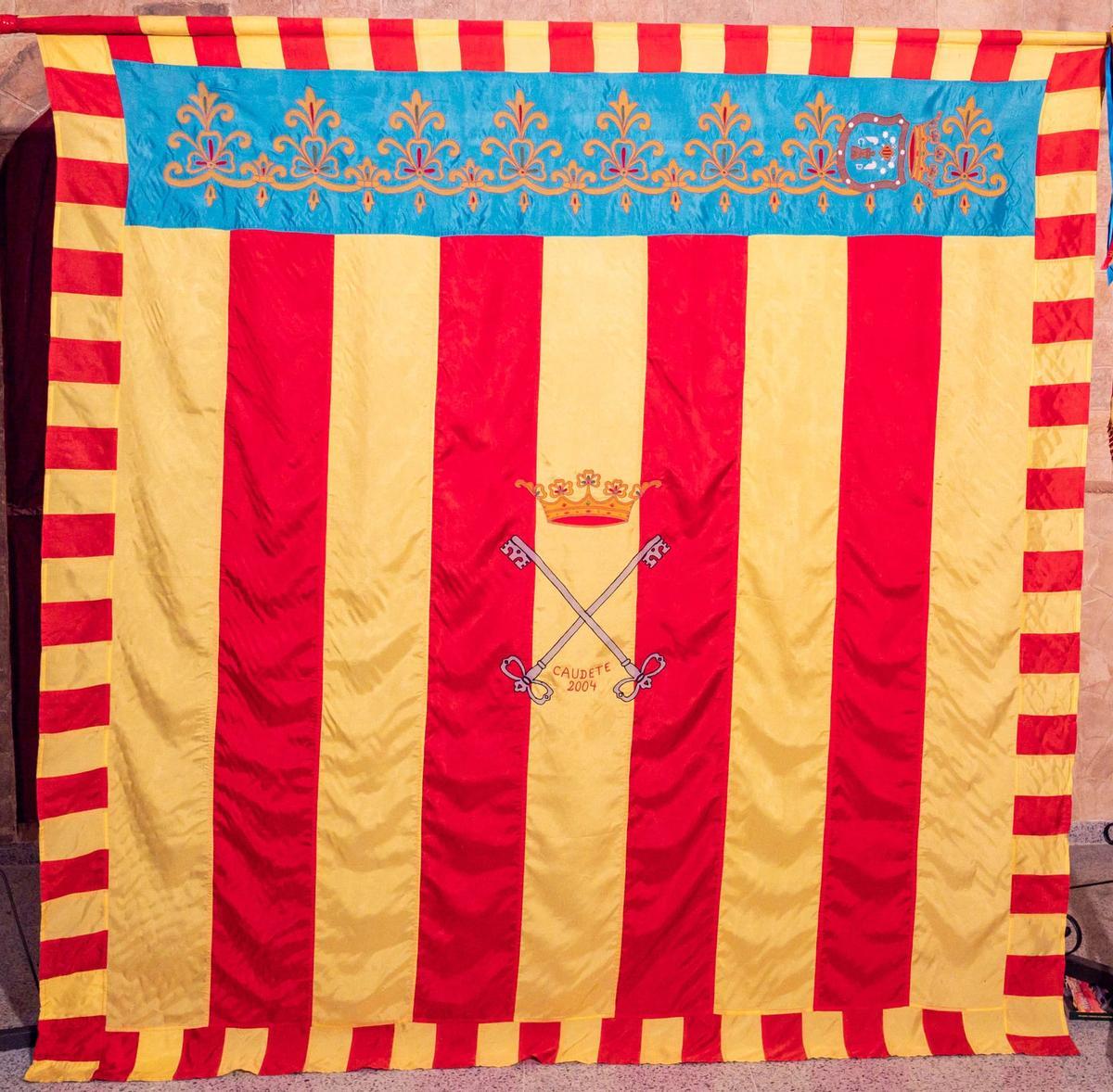 Señera de la comparsa Guerreros de Caudete.