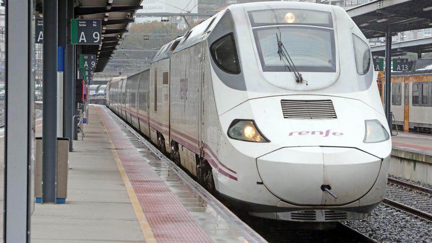 La avería de un tren A Coruña-Vigo en Ordes causa demoras en otros tres servicios