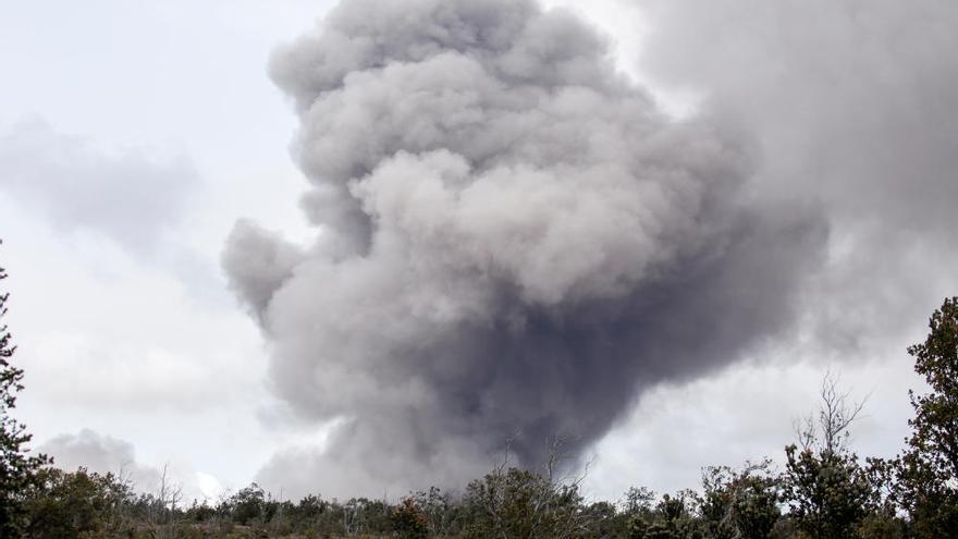 El volcán hawaiano Kilauea entra en erupción