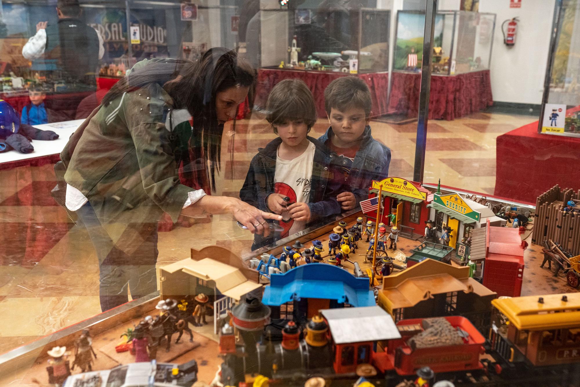 GALERÍA | La curiosa exposición de Playmobil en el Hotel Alda