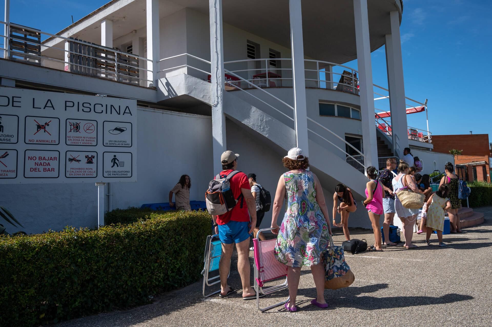 Primer día de baños en las piscinas de Badajoz