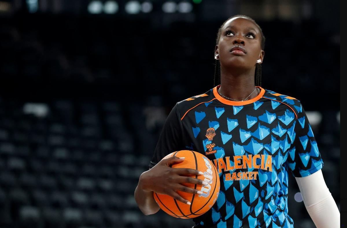 Awa Fam, en su último partido antes del Draft de la WNBA de este 13 de abril.