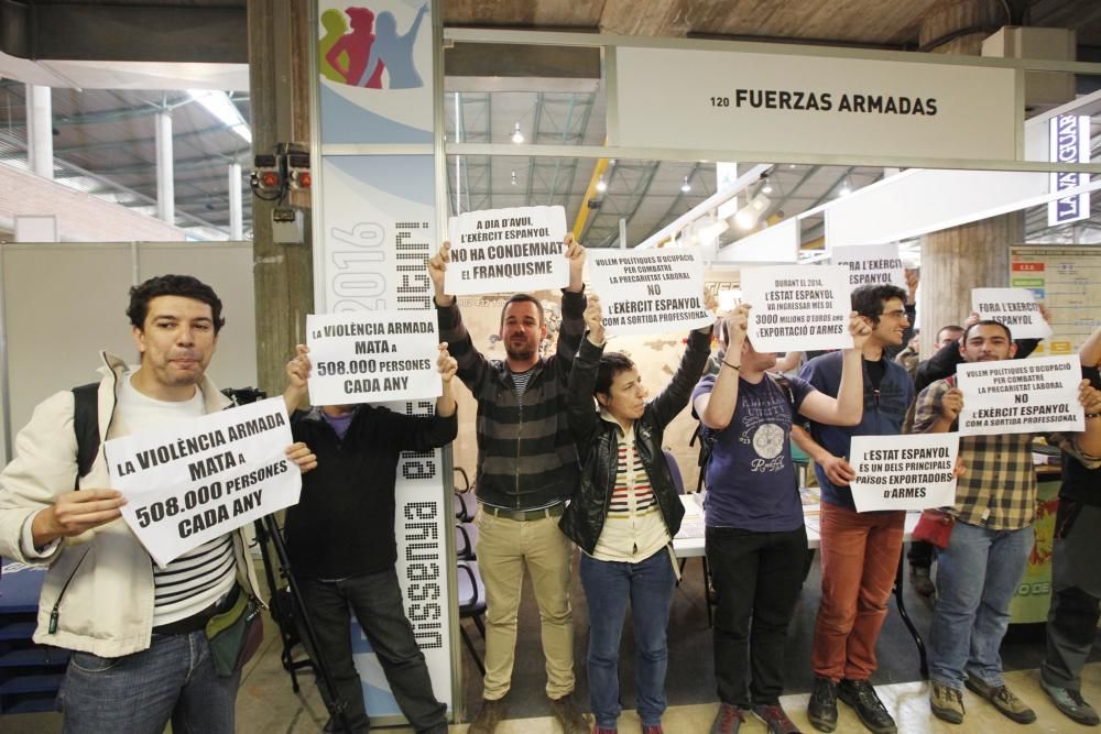 Protesta contra la presència de l''exèrcit a l''Expojove