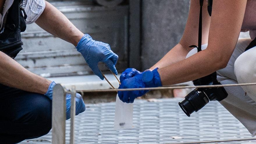 Muere tiroteado un hombre en un portal de la calle del Consell de Cent ...