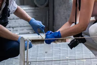 Muere tiroteado un hombre en un portal de la calle del Consell de Cent en Barcelona