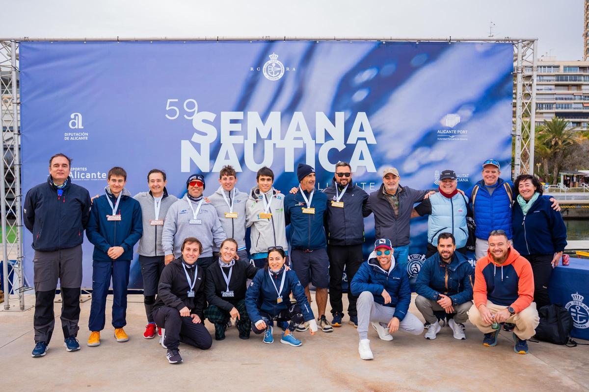 Participantes en la competición de vela de monotipos J22