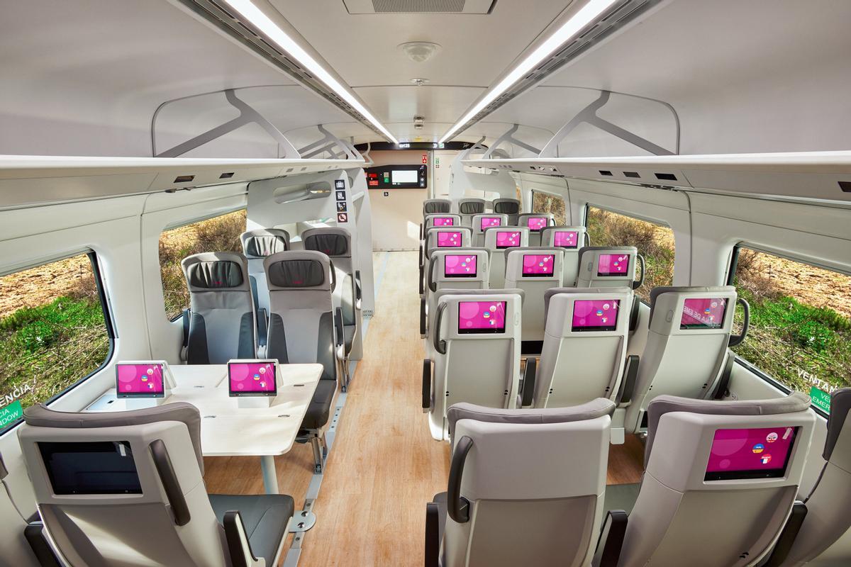 Vista interior de los trenes Avril de Talgo para Renfe, con disposición de 3+2 asientos