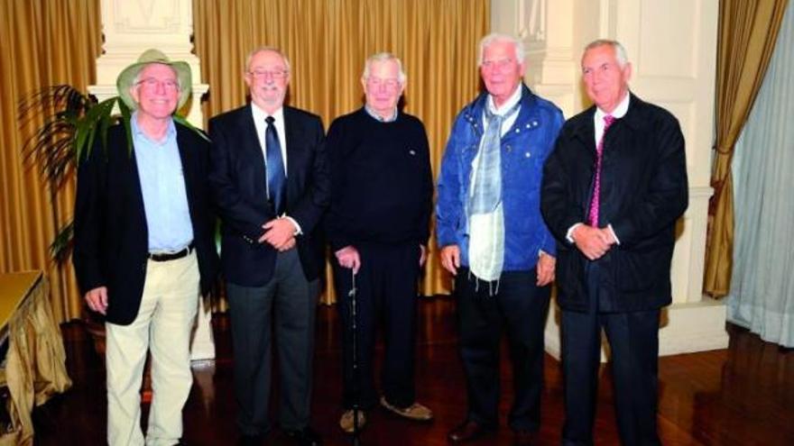 Antonio Vázquez, James Skinner, John Staton, Francisco Barcia y Fernando Merino, últimos oficiales en Vigo.  // José Ramón Cabanelas