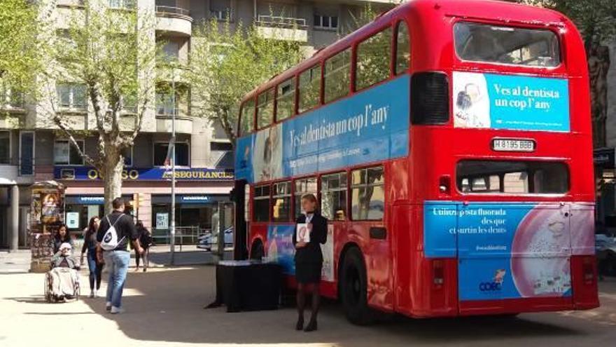 El bus dels dentistes  visita Girona